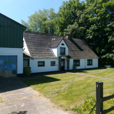 Resthof in Alleinlage mit viel Platz für Hobbys.