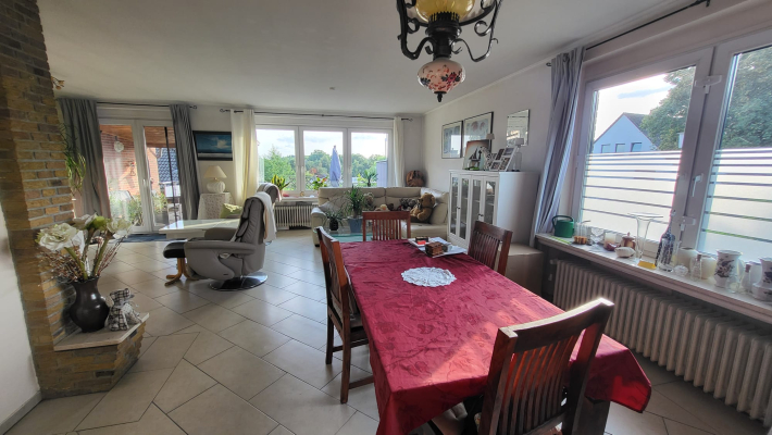 Wohn- und Esszimmer mit Fernblick