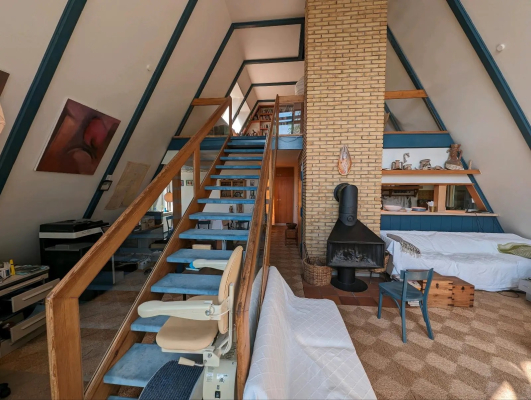 Wohnzimmer offen mit Treppe