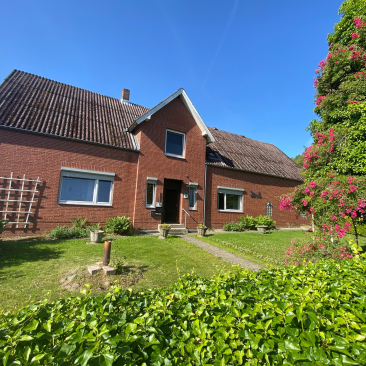 Bauernhaus/ Resthof  mit 2 Wohneinheiten in 23617 Eckhorst